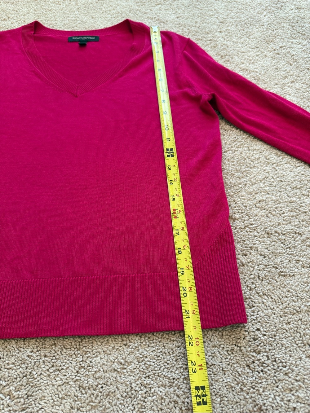 Banana Republic Women's V-Neck Sweater in Vibrant Magenta - Picture 4 of 8